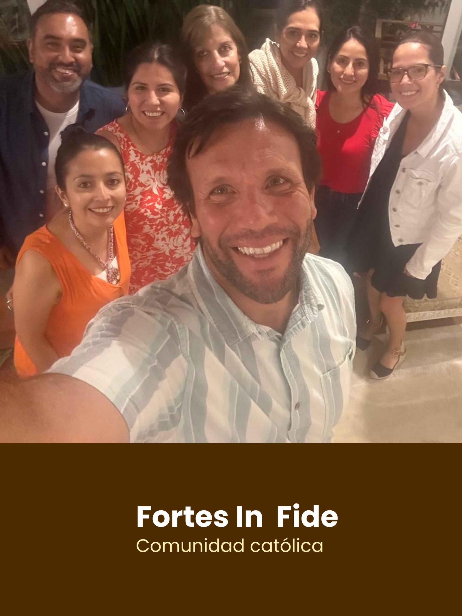 Comunidad reunida en oración